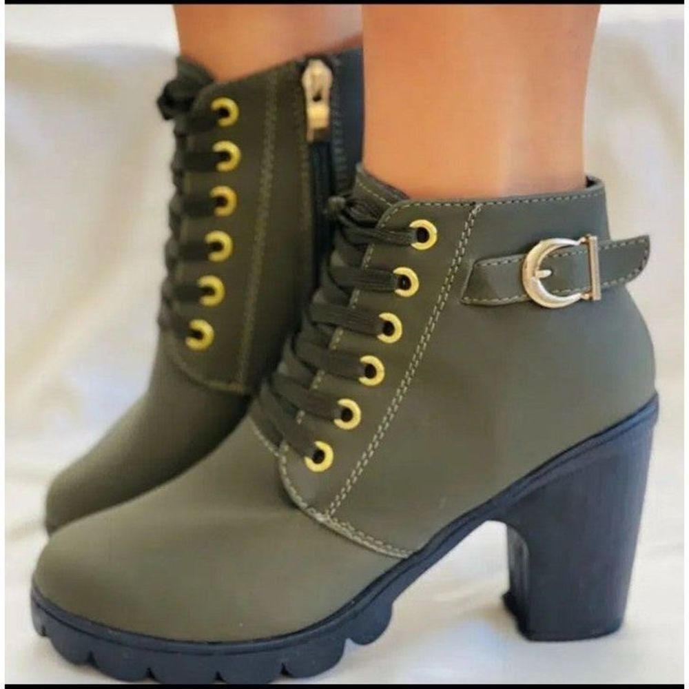 Ladies Green Platform Boots sz 8